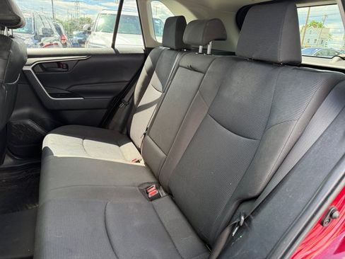 Used 2019 Toyota RAV4 LE AWD/4WD image 24