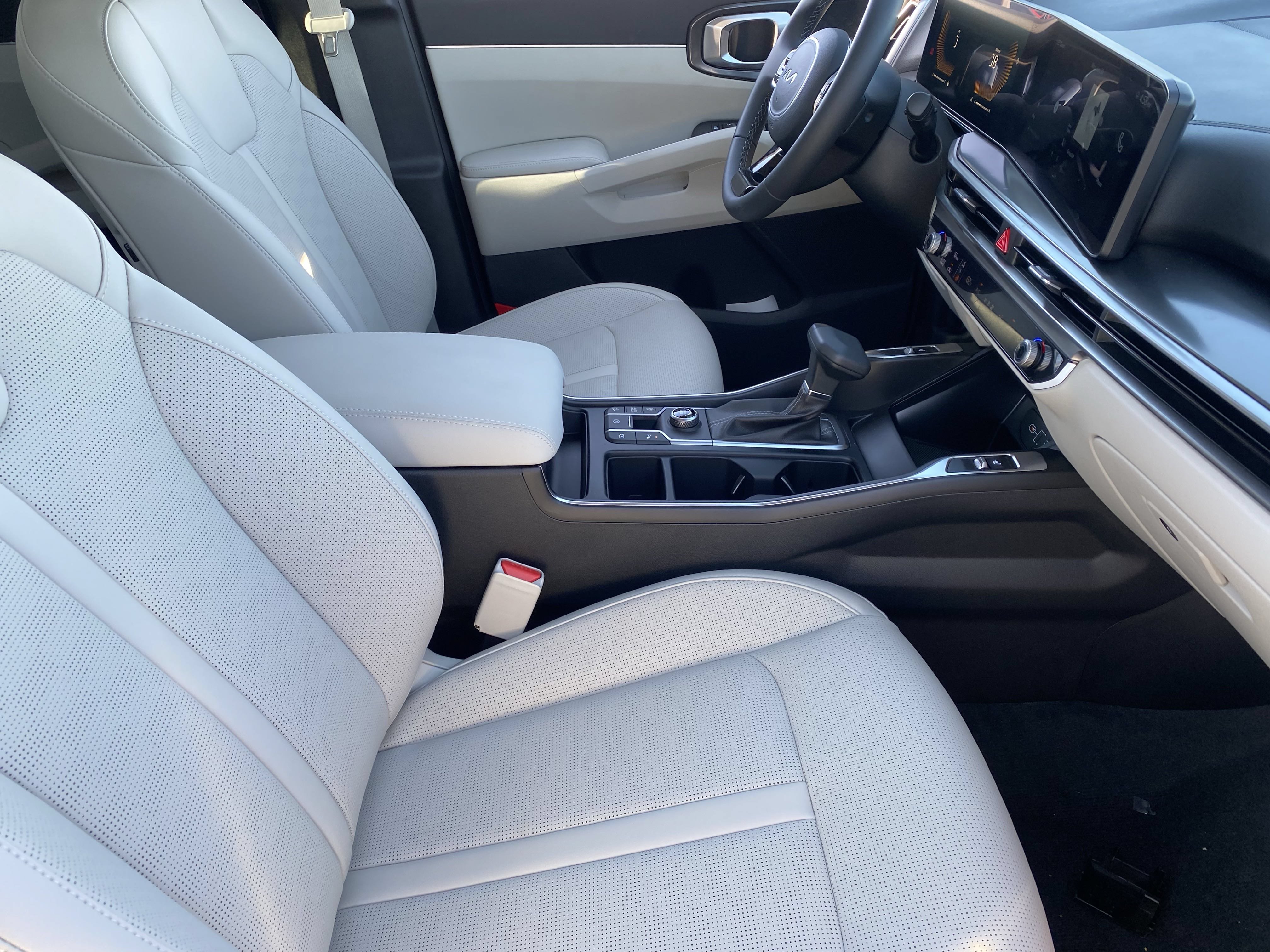 Certified 2025 Kia Sorento S FWD image 10