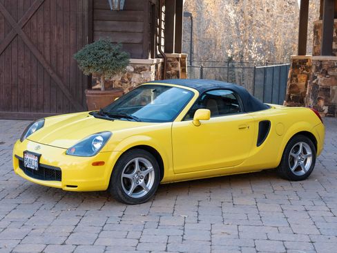 Used 2001 Toyota MR2 Spyder image 4