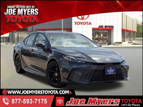 Used 2025 Toyota Camry SE FWD image 1