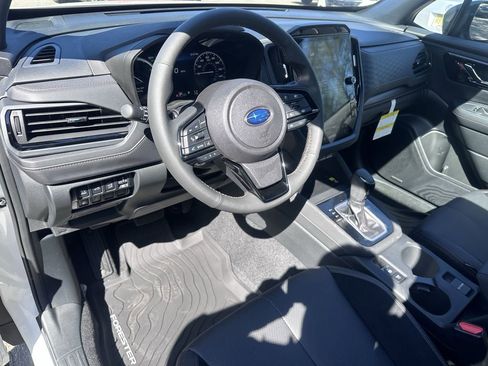 Used 2025 Subaru Forester Touring image 9