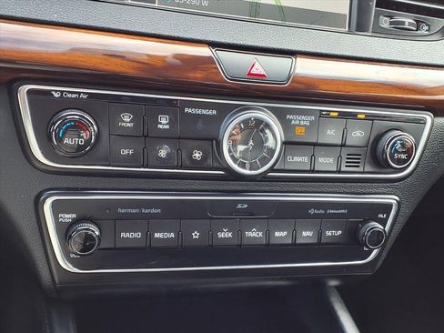 Used 2019 Kia Cadenza Technology image 22