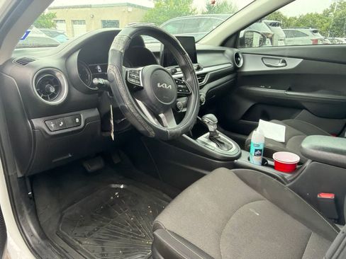Certified 2022 Kia Forte LXS w/ LXS Technology Package FWD image 3