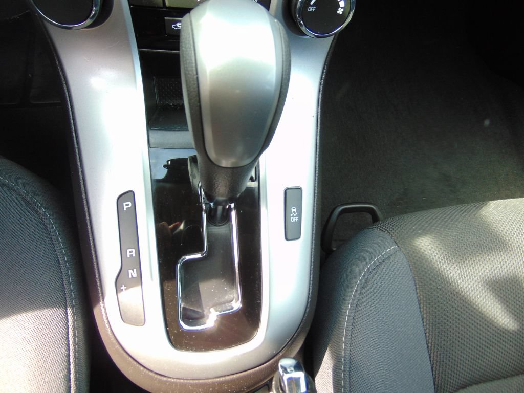 Used 2016 Chevrolet Cruze LT FWD image 19