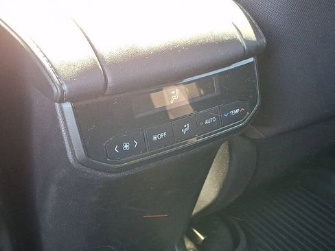 Used 2023 Toyota Highlander LE AWD/4WD image 11