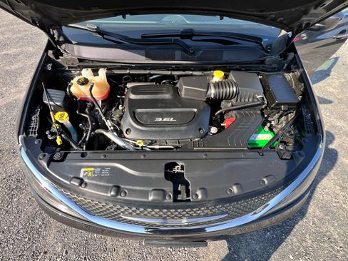 Used 2017 Chrysler Pacifica Touring Plus w/ Tire & Wheel Group image 33