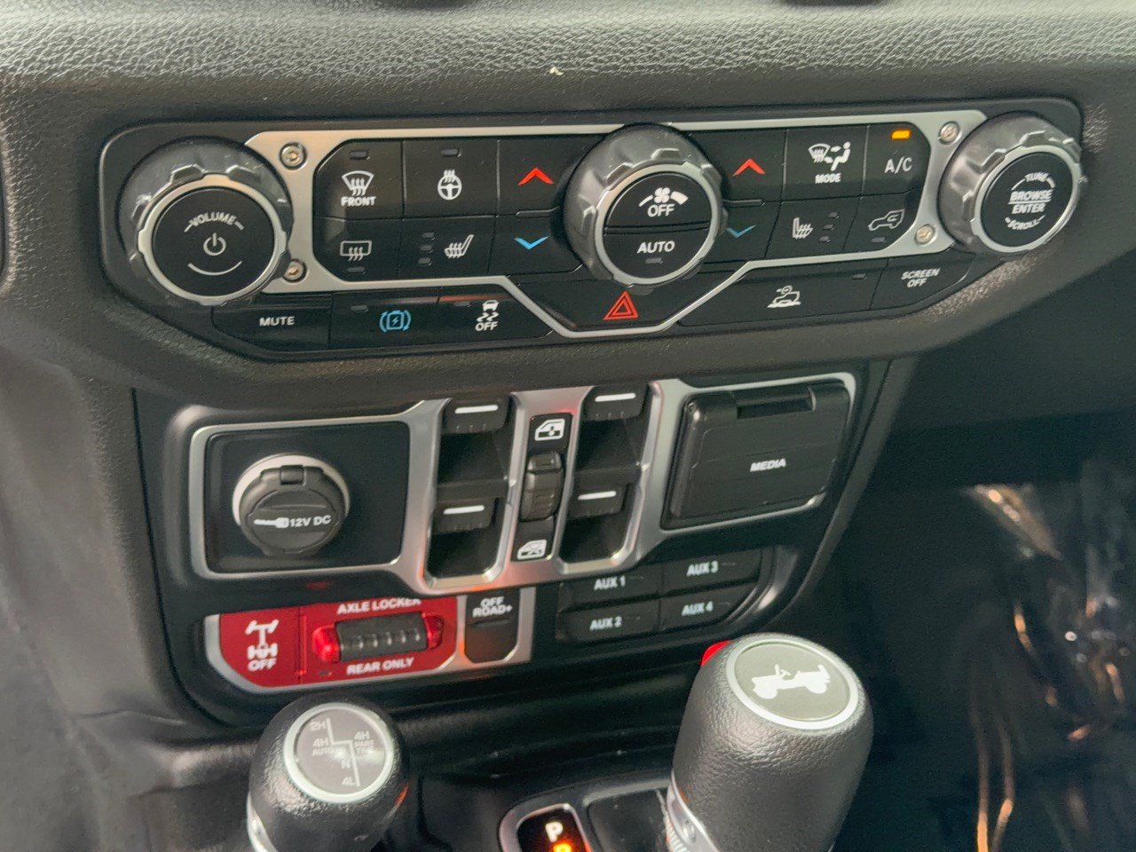 Used 2024 Jeep Wrangler Unlimited AWD/4WD image 22
