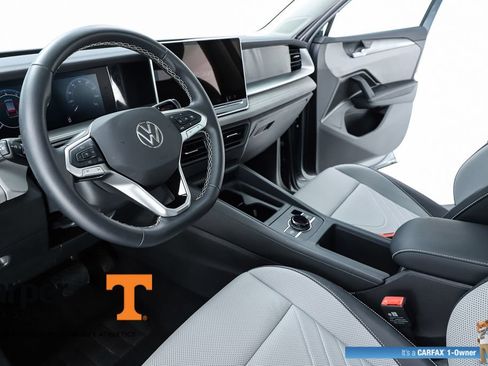 Used 2025 Volkswagen Tiguan SE w/ Panoramic Sunroof Package AWD/4WD image 58