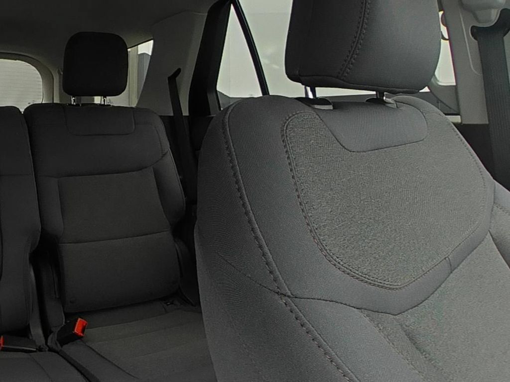 Used 2025 Ford Explorer Active RWD image 11