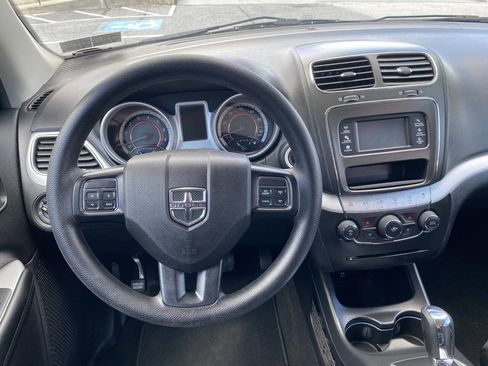 Used 2019 Dodge Journey SE FWD image 29