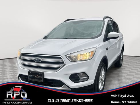 Used 2018 Ford Escape SE w/ SE Sync 3 Package image 1