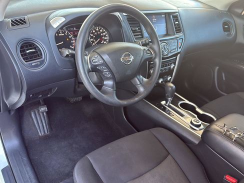 Used 2020 Nissan Pathfinder S image 17