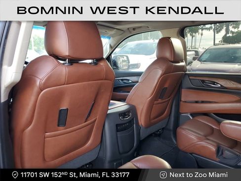 Used 2019 Cadillac Escalade ESV Premium Luxury image 18