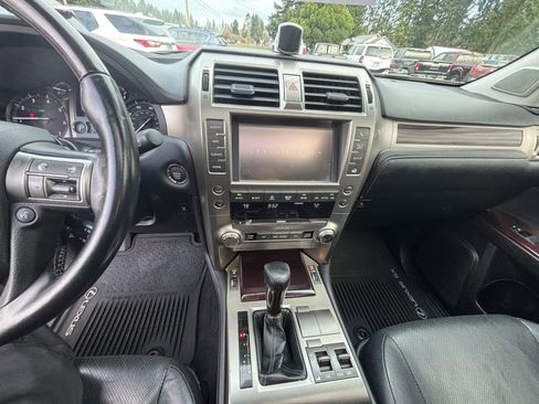 Used 2019 Lexus GX 460 image 14