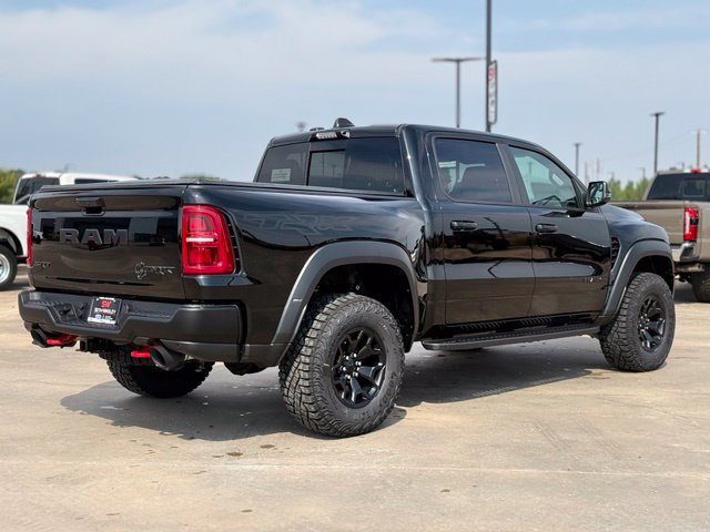 Used 2027 RAM 1500 4x4 Crew Cab image 2