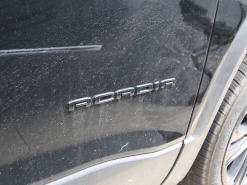 Used 2023 GMC Acadia SLT w/ Elevation Edition FWD image 11