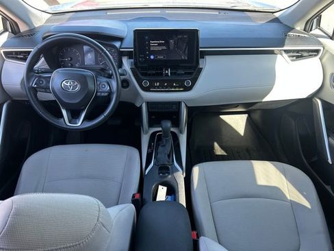 Used 2024 Toyota Corolla Cross LE FWD image 27