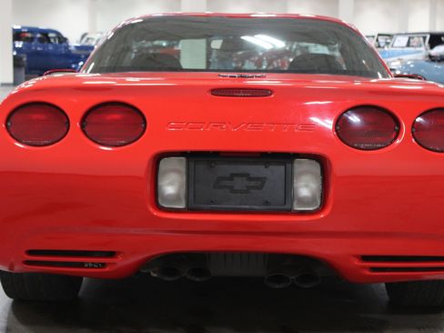 Used 1998 Chevrolet Corvette Coupe w/ Roof Pkg RWD image 5