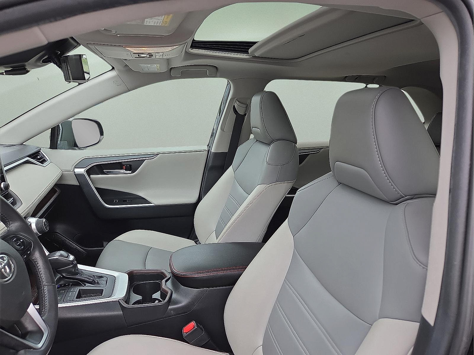 Used 2019 Toyota RAV4 Limited FWD image 9