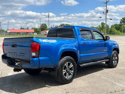 Used 2018 Toyota Tacoma TRD Sport w/ Technology Package AWD/4WD image 3