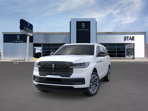 New 2026 Lincoln Navigator Reserve AWD/4WD image 2