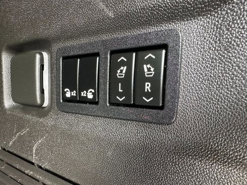 Used 2021 Chevrolet Suburban High Country image 41