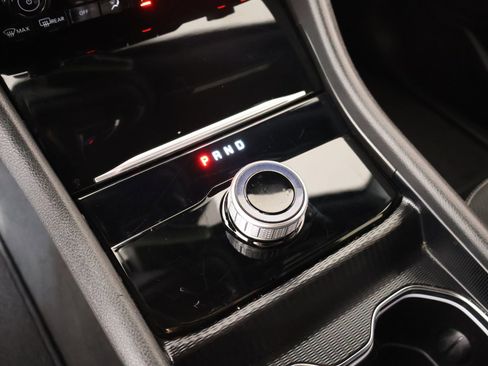 Used 2025 Jeep Grand Cherokee Altitude image 8