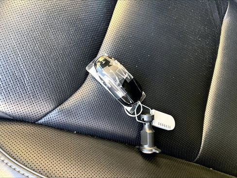 Used 2022 Tesla Model S Plaid image 10