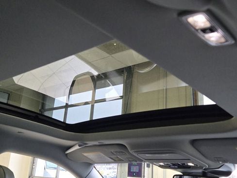 Used 2022 Lincoln Corsair Premium AWD w/ Premium Package image 11