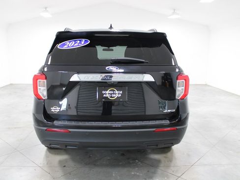 Used 2023 Ford Explorer XLT AWD/4WD image 8
