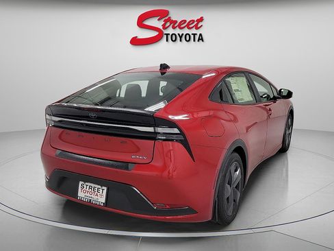 New 2026 Toyota Prius Plug-In Hybrid FWD image 4