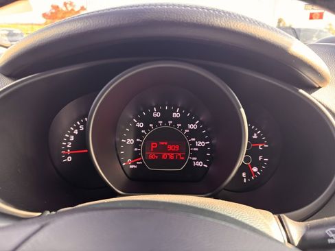 Used 2017 Kia Soul + image 3