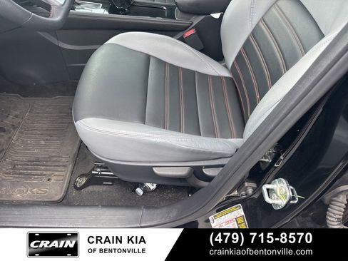 Used 2023 Nissan Kicks SR w/ SR Premium Package FWD image 12