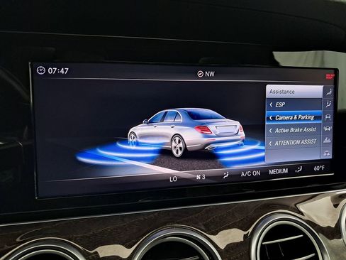 Used 2018 Mercedes-Benz E 400 4MATIC Sedan image 22