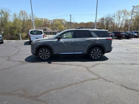 New 2026 Nissan Pathfinder Platinum AWD/4WD image 32