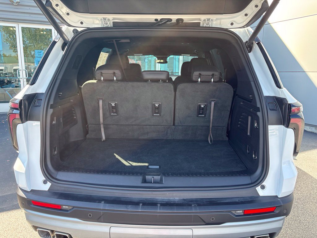 Used 2026 Chevrolet Traverse LT FWD image 8