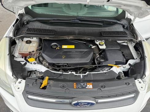 Used 2016 Ford Escape SE w/ Equipment Group 201A FWD image 8