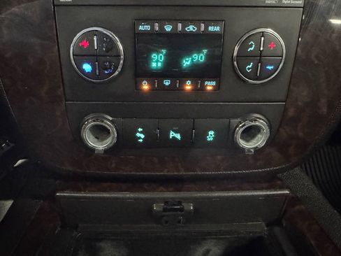 Used 2014 GMC Yukon Denali image 34