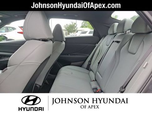 Used 2025 Hyundai Elantra Limited FWD image 23