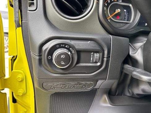 Used 2024 Jeep Gladiator Mojave AWD/4WD image 38