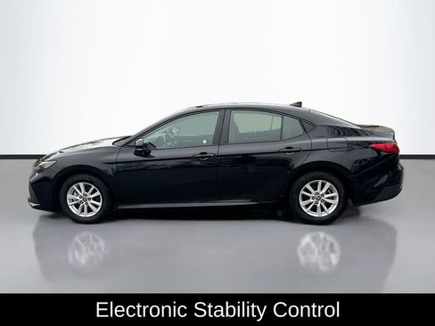 Used 2025 Toyota Camry LE image 7