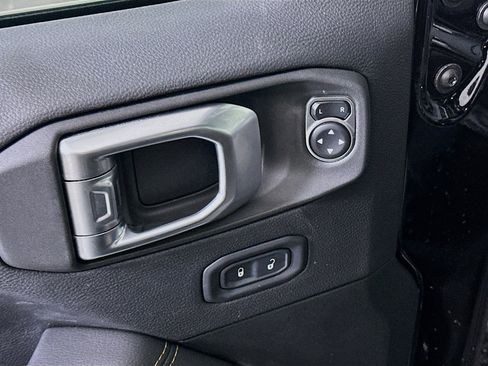Used 2023 Jeep Wrangler Unlimited Sahara AWD/4WD image 15
