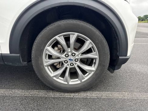 Used 2023 Ford Explorer XLT w/ Equipment Group 202A AWD/4WD image 11