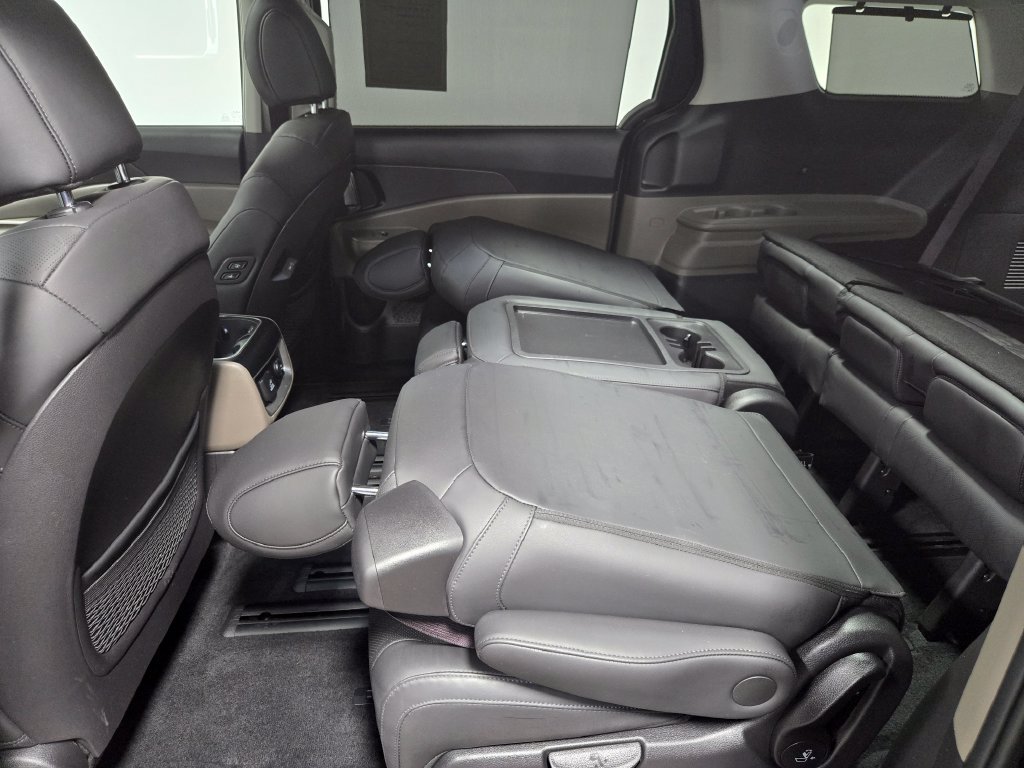 Used 2025 Kia Carnival SX FWD image 44