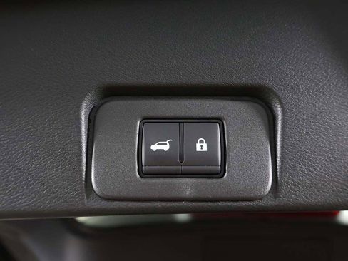 Used 2024 Nissan Rogue SV FWD image 18