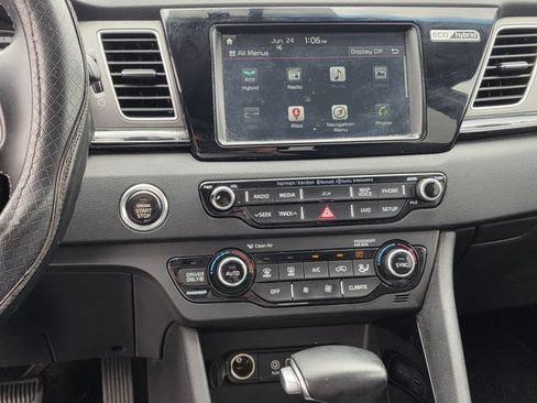 Used 2018 Kia Niro EX w/ Option Group 020 FWD image 9