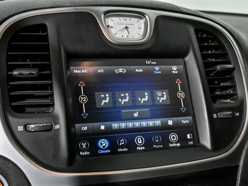 Used 2021 Chrysler 300 Touring L image 28