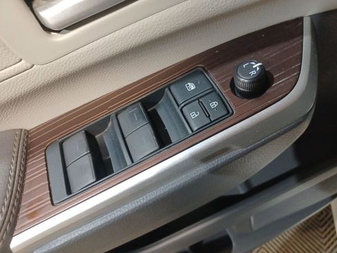 Used 2022 Toyota Sienna XLE image 15