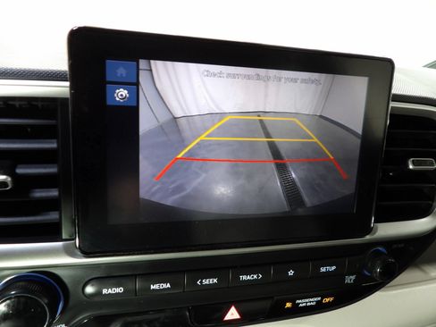 Used 2025 Hyundai Venue SEL FWD image 17