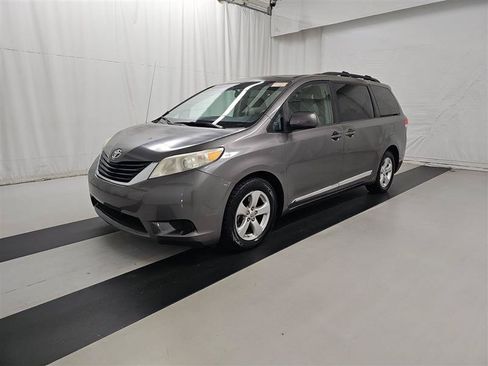 Used 2012 Toyota Sienna LE FWD image 1